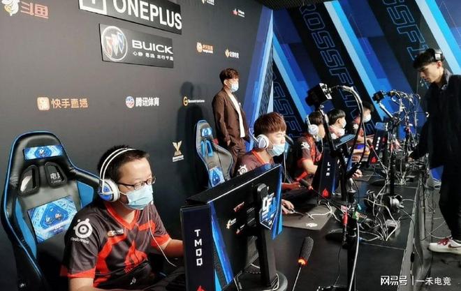 差距一目了 差距一目了